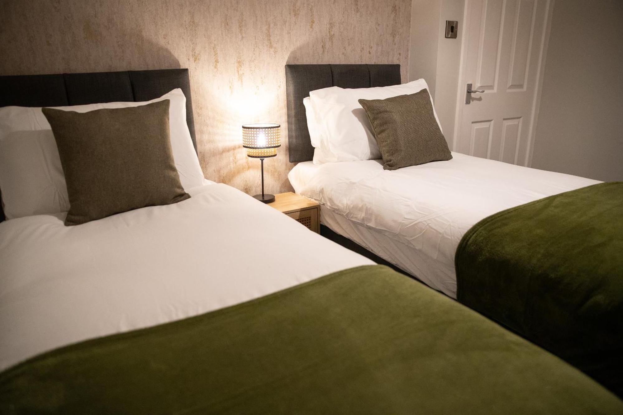2 Bedroom Property With Free Parking Close To Leeds City Centre エクステリア 写真